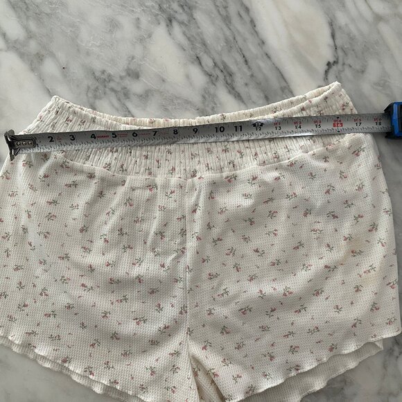 Princess Polly lounge/sleeper set of crop top and boy shorts. - Picture 7 of 7